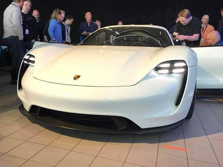 Porsche'un elektrikli aracı Mission E'nin son prototipi ortaya çıktı